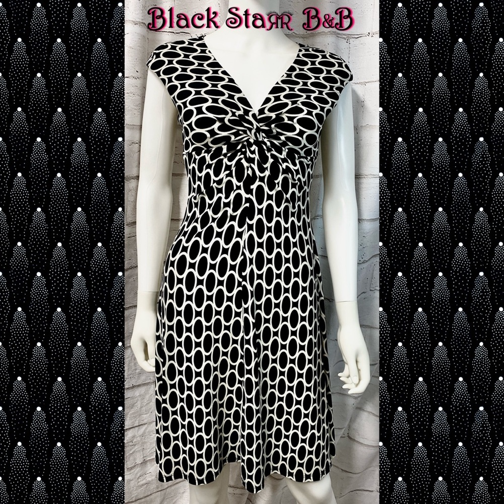 Black w/white circles mid length short sleeve dress by White House Black Market